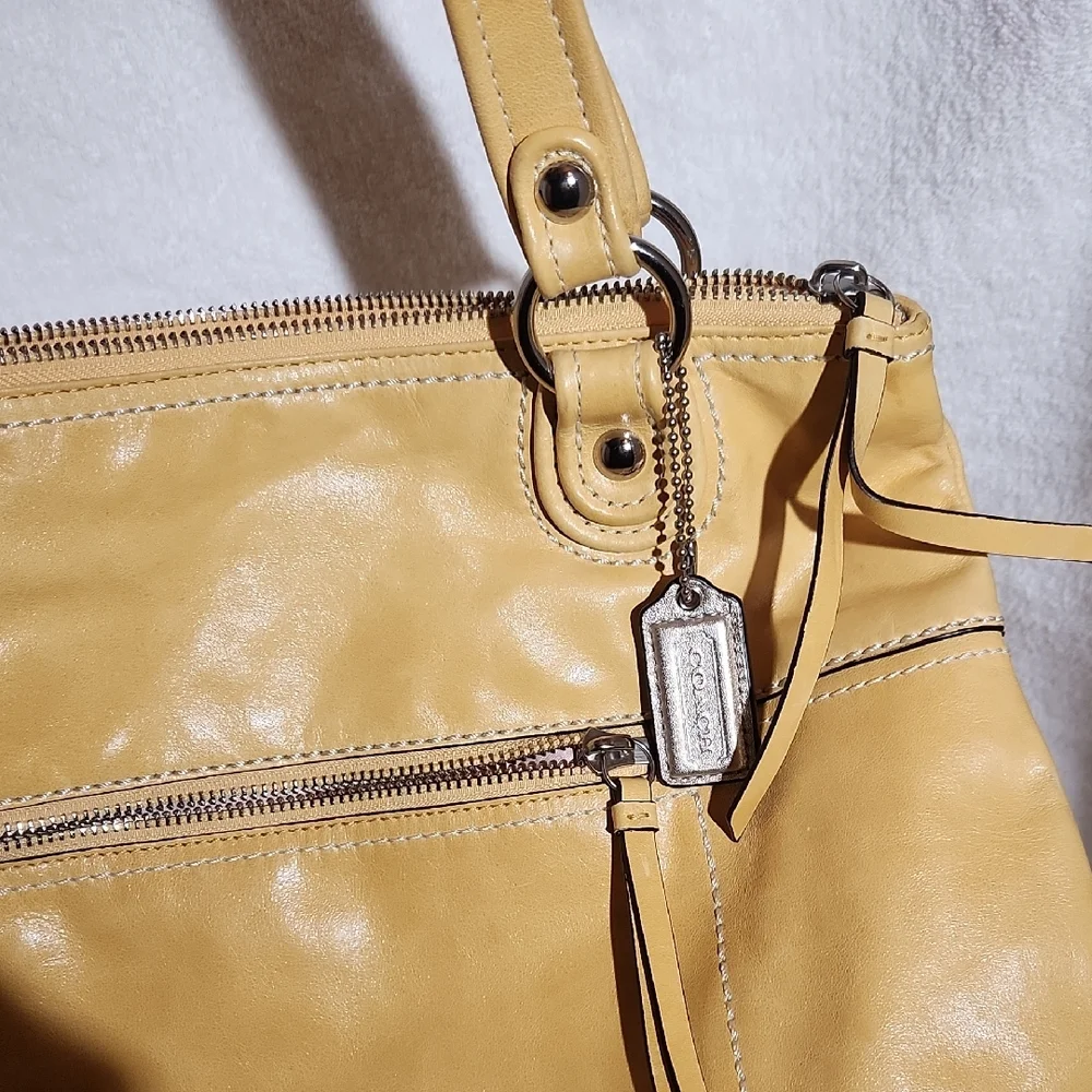Poppy Sunflower Yellow COACH Tote Bag *EUC* - Picture 9 of 11